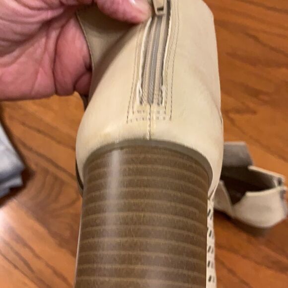 Size 9 cream Booties - Picture 3 of 5